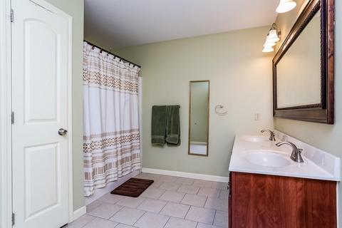 115 Saint James Cir, Springfield, MA 01104 photo 17