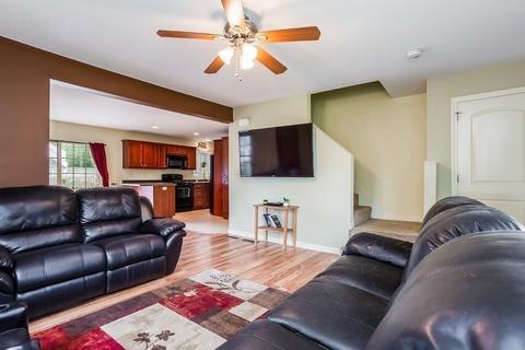 115 Saint James Cir, Springfield, MA 01104 photo 7