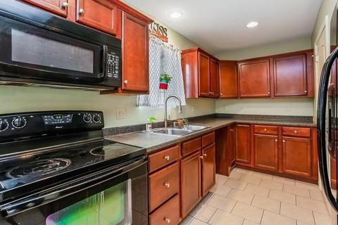 115 Saint James Cir, Springfield, MA 01104 photo 11