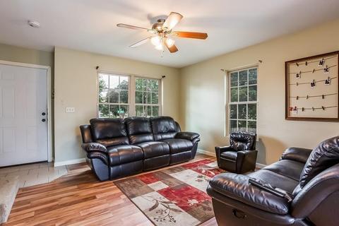 115 Saint James Cir, Springfield, MA 01104 photo 6