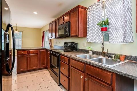 115 Saint James Cir, Springfield, MA 01104 photo 12