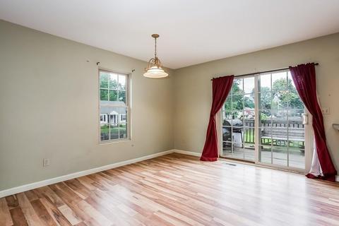 115 Saint James Cir, Springfield, MA 01104 photo 9