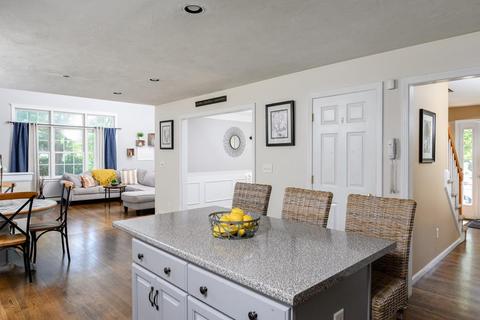 362 High St, Hanson, MA 02341 photo 9