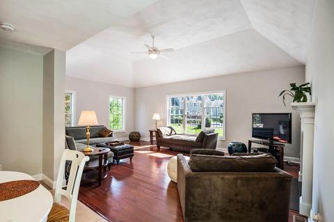 20 Regency Dr, Dracut, MA 01826 photo 2