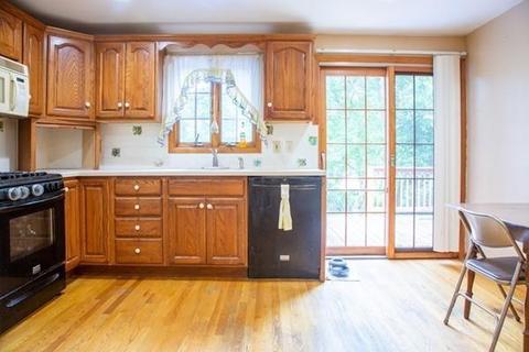 172 Westbrook Dr, Springfield, MA 01129 photo 3