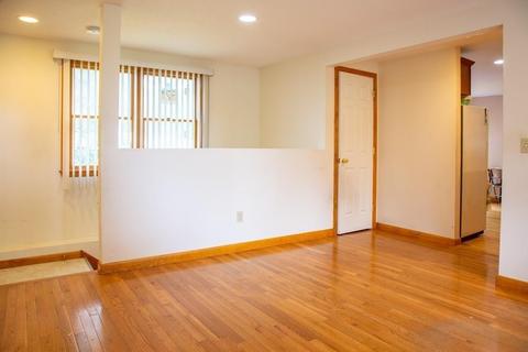 172 Westbrook Dr, Springfield, MA 01129 photo 8
