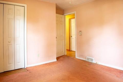 172 Westbrook Dr, Springfield, MA 01129 photo 17