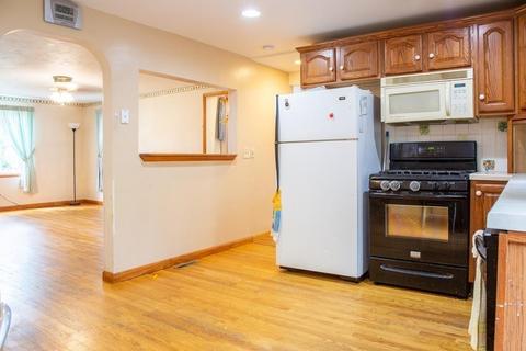172 Westbrook Dr, Springfield, MA 01129 photo 4