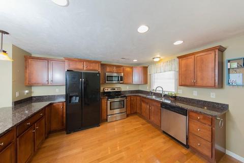 7 Como Dr, Attleboro, MA 02703 photo 8