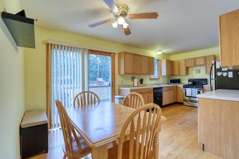32 Clark St, Chicopee, MA 01013 photo 4