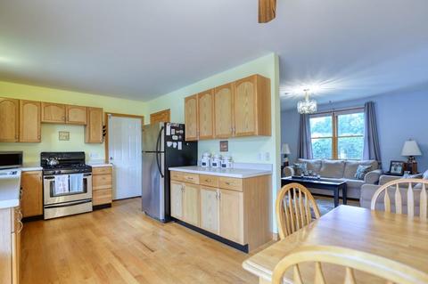32 Clark St, Chicopee, MA 01013 photo 5
