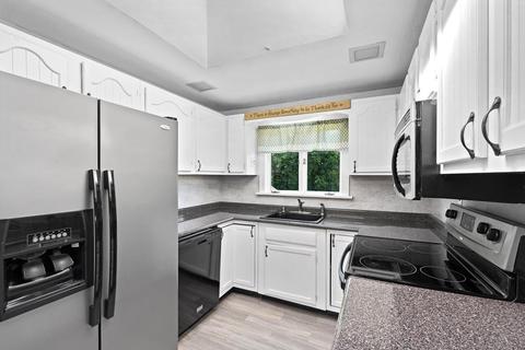 8 Bow St, Danvers, MA 01923 photo 5