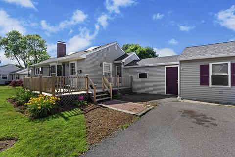 8 Bow St, Danvers, MA 01923 photo 2