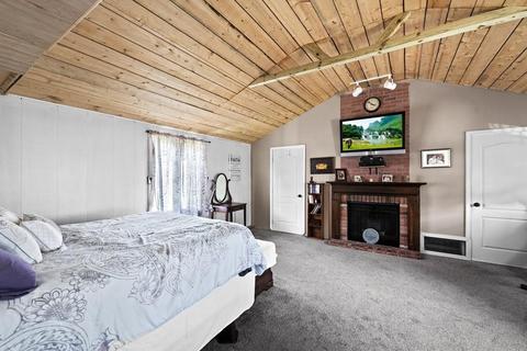 8 Bow St, Danvers, MA 01923 photo 13
