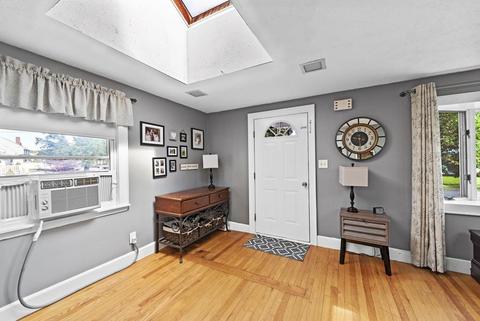 8 Bow St, Danvers, MA 01923 photo 3
