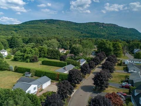 8 Plumbrook Dr, Easthampton, MA 01027 photo 10