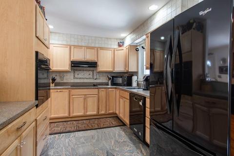 8 Plumbrook Dr, Easthampton, MA 01027 photo 15