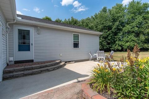 8 Plumbrook Dr, Easthampton, MA 01027 photo 3