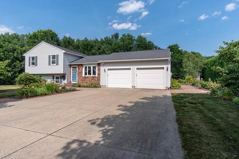 8 Plumbrook Dr, Easthampton, MA 01027 photo 2