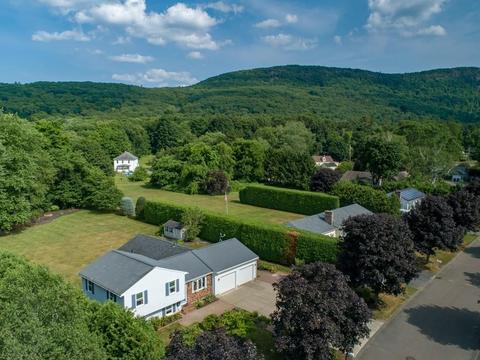 8 Plumbrook Dr, Easthampton, MA 01027 photo 9