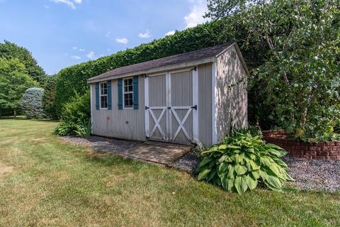 8 Plumbrook Dr, Easthampton, MA 01027 photo 4