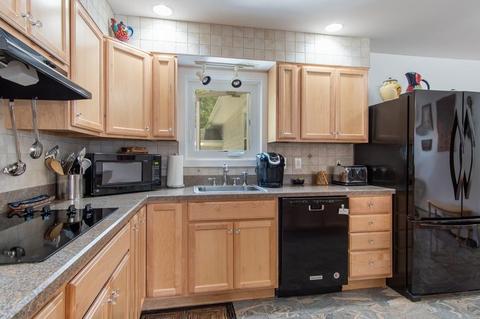 8 Plumbrook Dr, Easthampton, MA 01027 photo 16