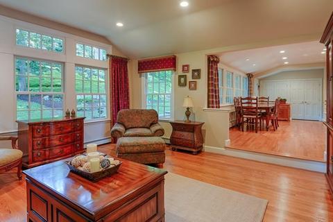 19 Thackeray Rd, Wellesley, MA 02481 photo 5