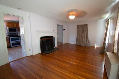 52 Corona St, Springfield, MA 01104 photo 2