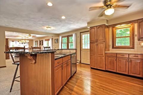 571 Ware, Mansfield, MA 02048 photo 8