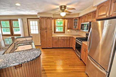 571 Ware, Mansfield, MA 02048 photo 5