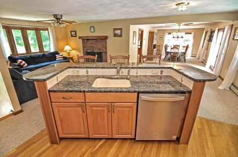571 Ware, Mansfield, MA 02048 photo 9