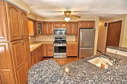 571 Ware, Mansfield, MA 02048 photo 4