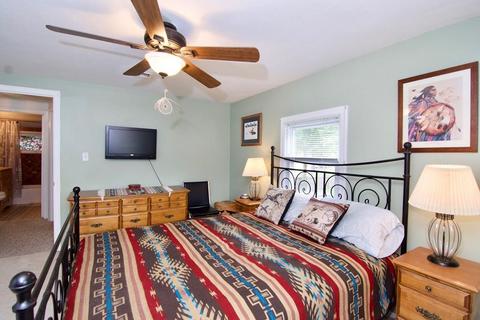 71 Tulsa St, Springfield, MA 01118 photo 18