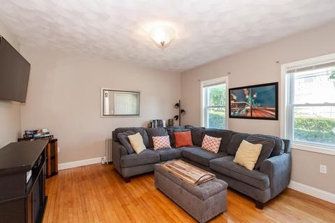 7 Pine St, Stoneham, MA 02180 photo 3