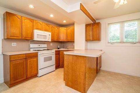 27 Glenmore St, Springfield, MA 01129 photo 8