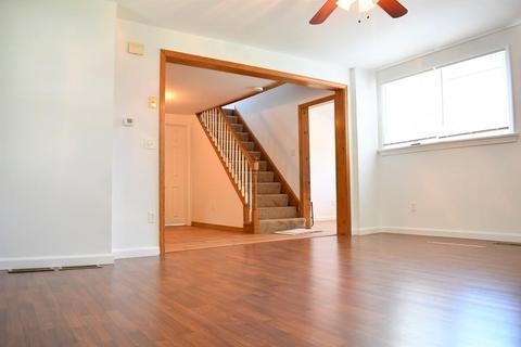 65 Beverly Ln, Springfield, MA 01151 photo 4