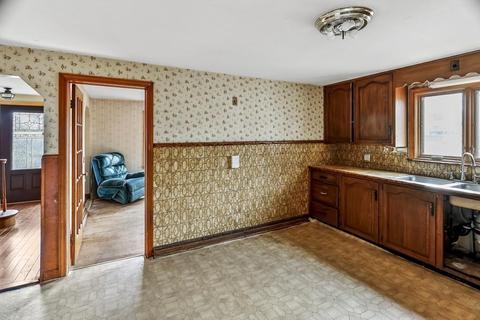 146 Draper St, Springfield, MA 01108 photo 7