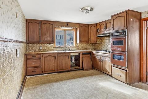 146 Draper St, Springfield, MA 01108 photo 6