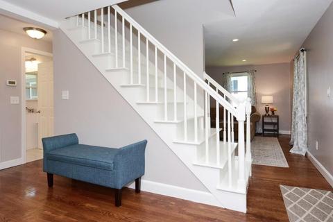 14 Clark St, Danvers, MA 01923 photo 2