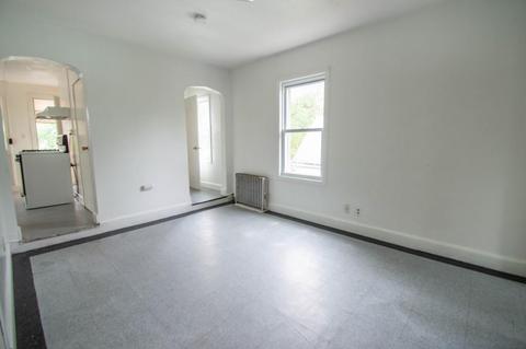 97 Tyler St, Springfield, MA 01109 photo 3