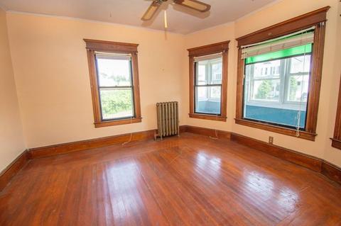 80 Grand St, Springfield, MA 01108 photo 3