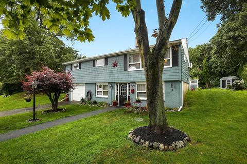 2 Hull Dr, Saugus, MA 01906 photo 3