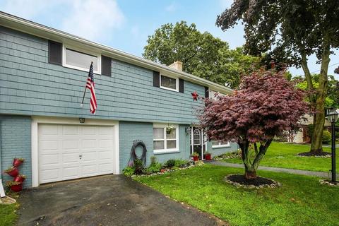 2 Hull Dr, Saugus, MA 01906 photo 1
