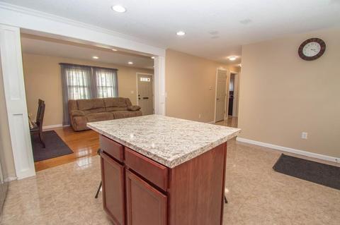 81 Amore Rd, Springfield, MA 01109 photo 6