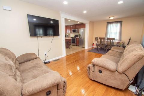 81 Amore Rd, Springfield, MA 01109 photo 3