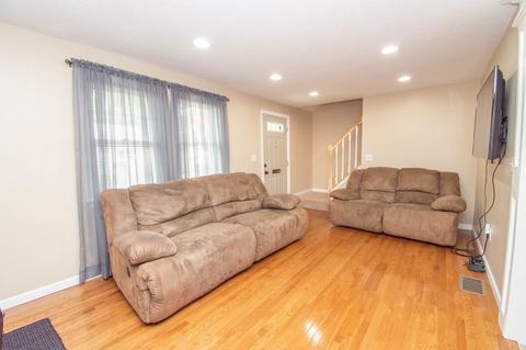 81 Amore Rd, Springfield, MA 01109 photo 2