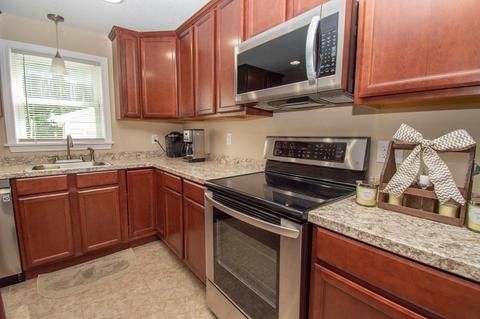 81 Amore Rd, Springfield, MA 01109 photo 8