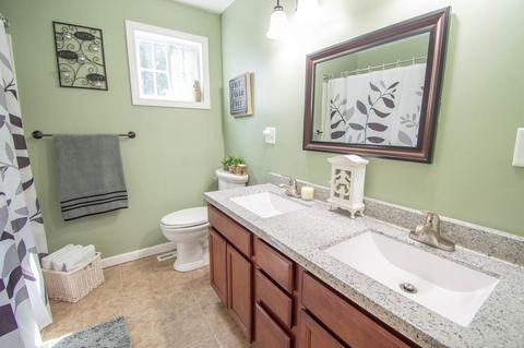 81 Amore Rd, Springfield, MA 01109 photo 13