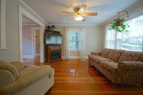 36 Pleasant St, Beverly, MA 01915 photo 5