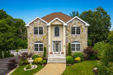 2 Cheever Ave, Saugus, MA 01906 photo 1